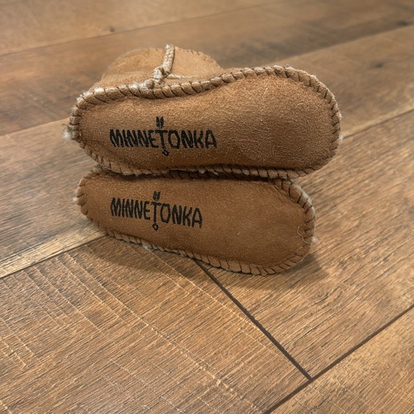 Minnetonka Baby Boots - Picture 3 of 3